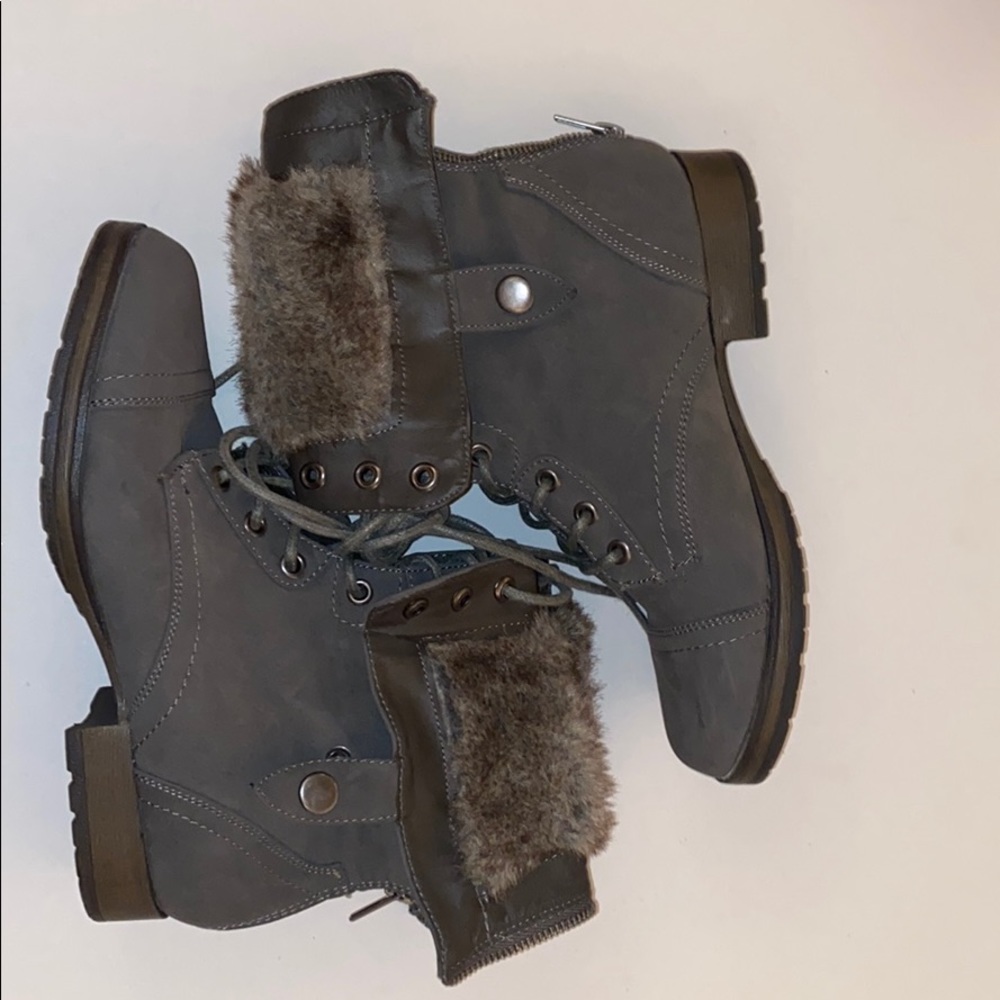 Cute combat boots !